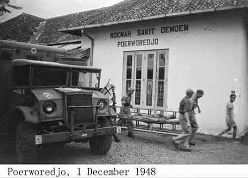 Click image for larger version

Name:	dutch military vehicle 1948 purworejo medic.jpg
Views:	2
Size:	71.3 KB
ID:	102172