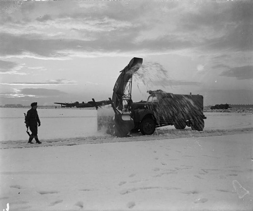 Click image for larger version

Name:	Royal_Air_Force_Bomber_Command,_1942-1945._CH12426.jpg
Views:	1
Size:	44.0 KB
ID:	124159