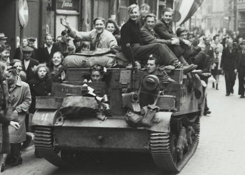 Click image for larger version

Name:	WaspCarrier Zwolle.jpg
Views:	8
Size:	335.0 KB
ID:	124700