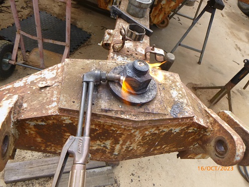 Click image for larger version

Name:	LRT Remove steering pin heating nut 10 2023.JPG
Views:	1
Size:	609.0 KB
ID:	136193