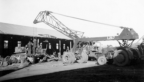 1949+fowler+crane+lifting+engine+into+D8+Bulldozer+lifting+capacity+15+tons+mussared+124.jpg