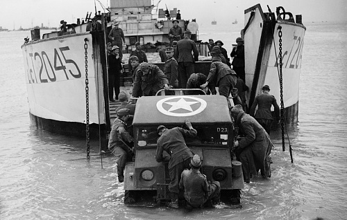 Click image for larger version

Name:	1016px-German_POWs_help_unload_a_jeep_from_a_tank_landing_craft_near_Ouistreham,_Courseulles,_11.jpg
Views:	3
Size:	443.4 KB
ID:	137961