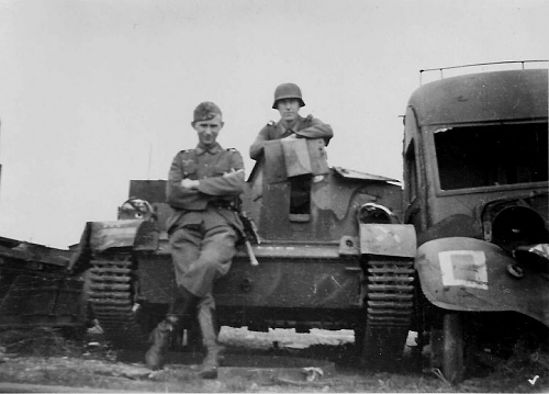 Click image for larger version

Name:	carrier captured 1940 photo 3.jpg
Views:	3
Size:	90.3 KB
ID:	138492