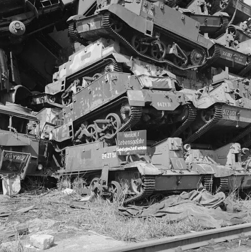 Click image for larger version

Name:	tank-graveyard-21135039.jpg
Views:	2
Size:	155.6 KB
ID:	140397