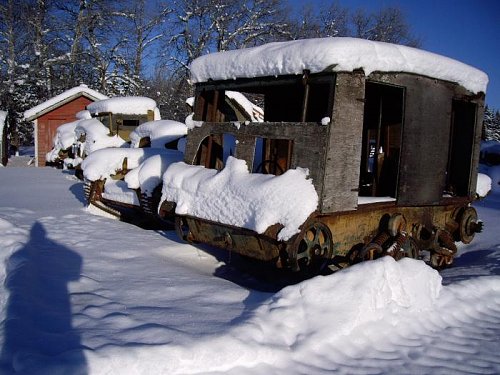 Click image for larger version

Name:	Fordson 1942 RAF  tractor snow on carriers 001.jpg
Views:	101
Size:	64.7 KB
ID:	39253