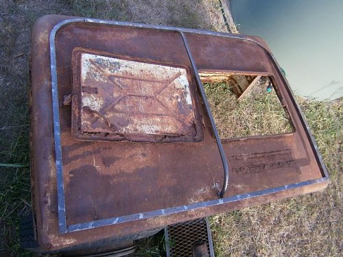 Click image for larger version
Name: Cab roof - sunshine 1.jpg
Views: 28
Size: 75.1 KB
ID: 54243