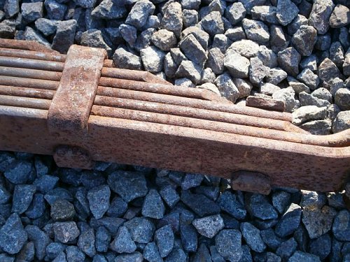 Click image for larger version
Name: Front spring leaf clamps buggered 1.jpg
Views: 17
Size: 87.8 KB
ID: 54805