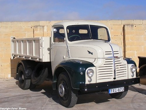 TRI873 1950 Leyland Comet 90 Tipper.jpg