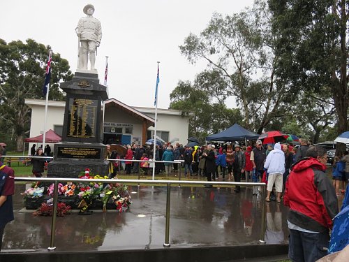 Click image for larger version

Name:	Anzac Day 2017 119a.jpg
Views:	1
Size:	160.9 KB
ID:	90239