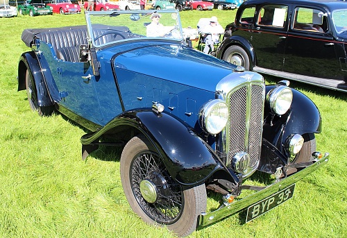 1280px-Austin_Light_Twelve-Six_4-seater_tourer_1935_(15228163192).jpg