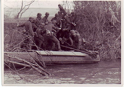 pak gun in raft.jpg