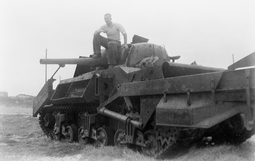 Click image for larger version

Name:	De Tank eind jaren 40 (Kroon, G.S.:ZB Beeldbank Zeeland:186803).jpg
Views:	1
Size:	356.2 KB
ID:	133340