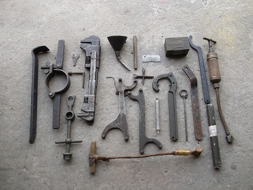 17 25 pdr tools.jpg