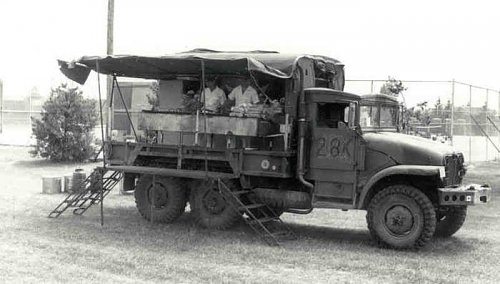 flying kitchen j1956 duece M135 CDN Field Kitchen CFB Petawawa in 1968.jpg