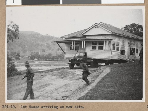 Click image for larger version

Name:	70501572  Moving weatherboard house from Tallangatta to Bolga.jpg
Views:	30
Size:	81.8 KB
ID:	78359