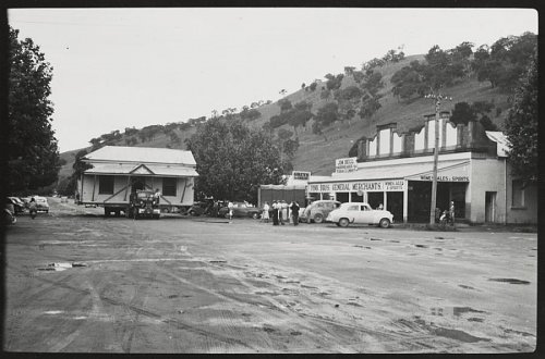 Click image for larger version

Name:	703087188  Moving weatherboard house from Tallangatta to Bolga.jpg
Views:	27
Size:	66.7 KB
ID:	78360