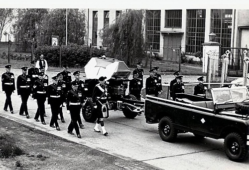 CF funeral land rover 01.jpg