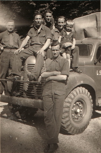 Group abt 1945.jpg
