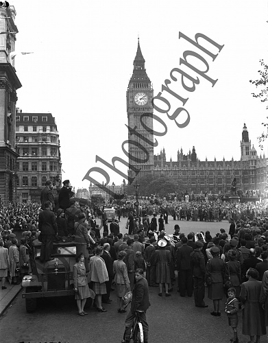 Click image for larger version

Name:	Westminster 1945.jpg
Views:	7
Size:	633.7 KB
ID:	119435
