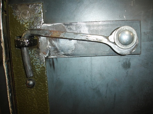 2B1 tilgate latch hook.jpg