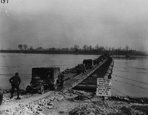 treadway bridge pontoon bridge 1945 (3).jpg