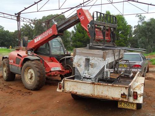 Loading removed spreader onto trailer 015.jpg