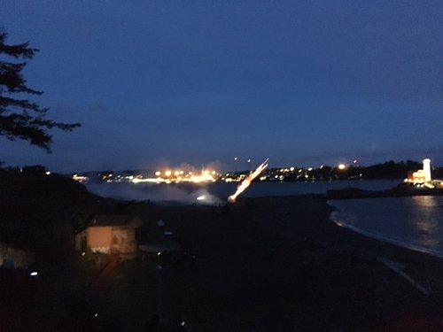 Fort rodd Hill gun salute to Vimy Rodge battle.JPG