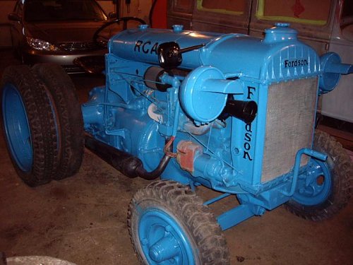 Click image for larger version

Name:	Fordson N blue RCAF 1942 004.jpg
Views:	59
Size:	51.4 KB
ID:	38990