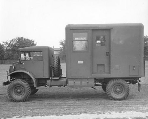 8443 Office lorry 3-ton 13 cab 834-10942.jpg