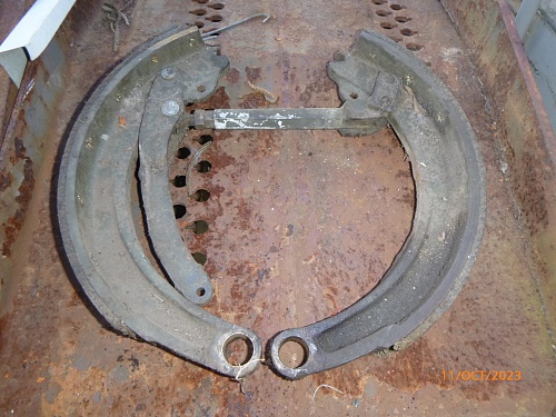 Click image for larger version

Name:	LRT Brake shoes with hand brake mechanism 10 2023.JPG
Views:	0
Size:	619.5 KB
ID:	136130