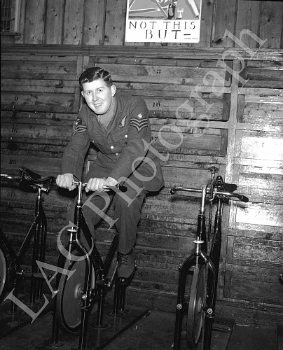 Click image for larger version

Name:	RCAF Bicycle [1].jpg
Views:	2
Size:	222.7 KB
ID:	126448