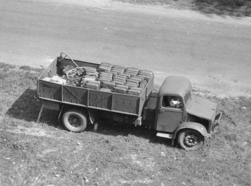 bedford petrol truck.jpg