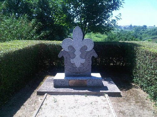 Royal 22nd Regt Monument.jpg