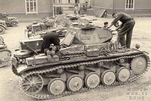 PzKpfw_II_during_maintenance.jpg