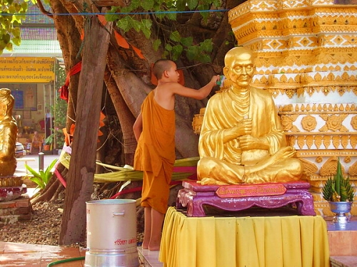 child monk washes chedi.jpg