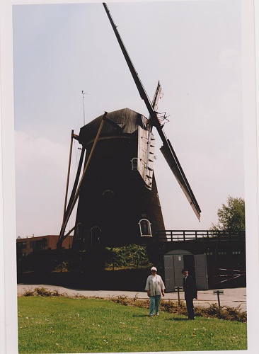 Click image for larger version

Name:	Faragher vist Holland 2001 (20).jpg
Views:	3
Size:	608.2 KB
ID:	104263