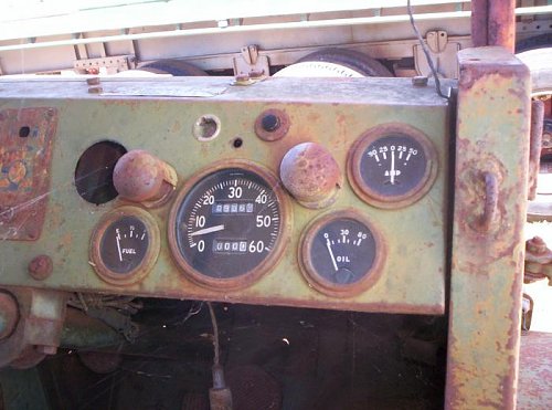 Gauges1 F60L ext.jpg