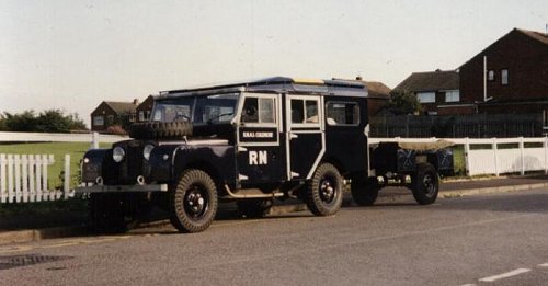 FLEET AIR ARM LAND ROVER 10 SEAT STATION WAGON 2 LITRE PETROL 3.jpg