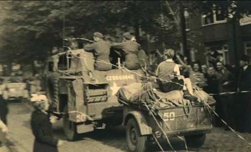 Click image for larger version
Name: Beeldbank WO2 176333.jpg
Views: 5
Size: 119.9 KB
ID: 139115