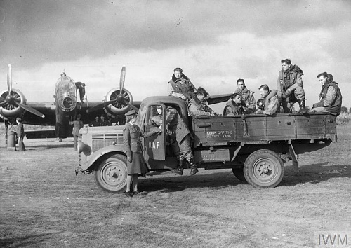 Bedford ML - HU 104654- 83 Sqn Scampton 2-10-40.jpg