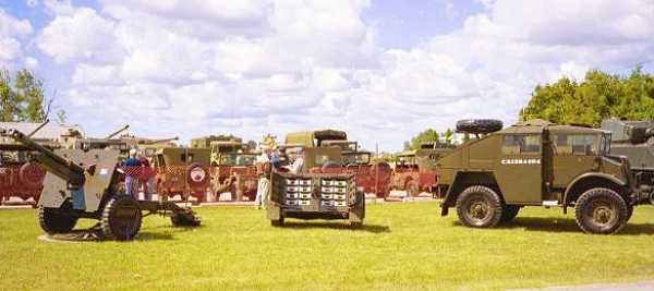 The FAT Combination of tractor, limber and 25 pdr gun/howitzer